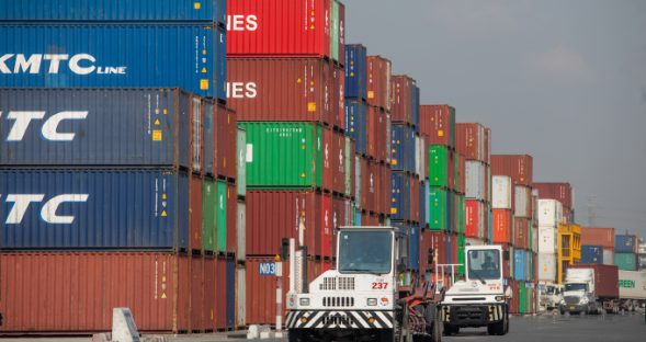 Gần 5.000 container hàng tồn ở cảng biển TP HCM